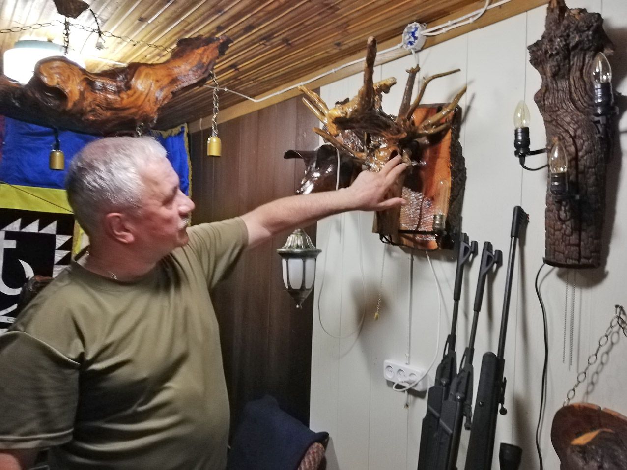Бачить красу, що сховалася в гілках дерев